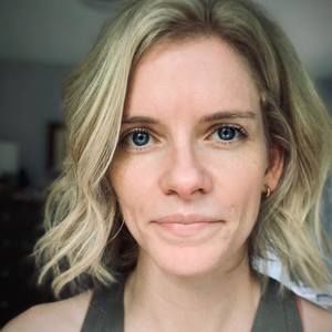 Meet your Posher, Caitlin